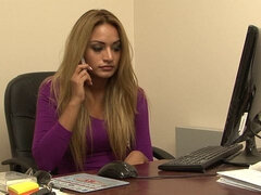 18 let, Velký zadek, Blondýna, Mezirasové, Lesbické, Masturbace, Punčocháče, Vyholené