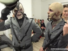 ブロンド, フェラチオ, グループ, 手コキする, スカート, ストッキング, ティーン, トイレ