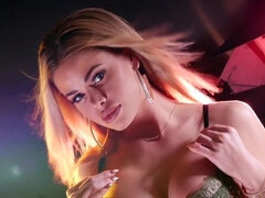 Blondýna, Kuřba, Dávení penisem, Péro, Hd, Různé pohledy, Kuřba sání, Teenka
