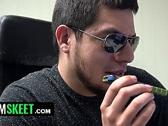 18, Stor kuk, Creampie, Långt ner i halsen, Doggystyle, Tonåring, Tuttar, Oskuld