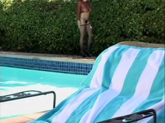 Isot tissit, Suihinotto, Ruskeahiuksinen, Rankka, Hirviö, Luonnolliset tissit, Uima allas, Tissit