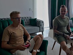 Leie, Tussi, Gehörnter ehemann, Aufs gesicht abspritzen, Hardcore, Russisch, Tätowierung, Jungendliche (18+)