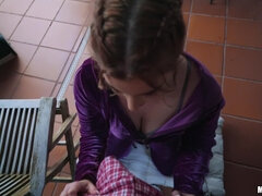 Amatoriale, Americano, Pompino, Brunetta, Pisello, Punto di vista pov, Pubblico, Sculacciata