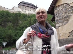 Velike joške, Blondinka, Fafanje, Zunanji izliv, Zrela, Denar, Zunaj, V javnosti