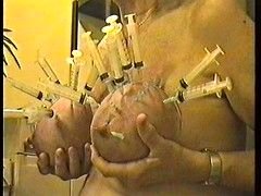 Садо мазо, Британки, Сиськи