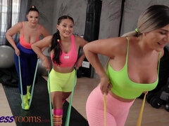 Tetona, Checa, Rostro sentado, Penetracion con dedos, Latina, Oficina, Coño, Realidad