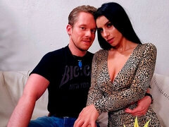 Stor pik, Hundestilling, Naturlige bryster, Pov, Barberet, Tatovering, Teenager, Bryster