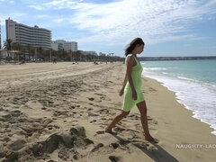 Plage, Gros seins, Brunette brune, Fétiche, Maman, Seins naturels, De plein air, Solo