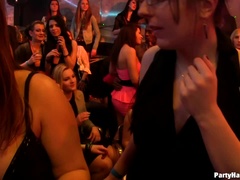Brunett, Klädd kvinna naken man, Snopp, Grupp, Orgie, Party, Stockings, Swingers