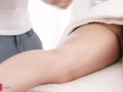 Brunetta, Sborrata, Da dietro, Toccando, Massaggio, Figa, Rasata, Tatuaggi