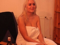 Amatør, Stor svart kvinne, Stor rumpe, Blond, Lubben, Onani, Naken, Stripping