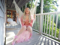 Seggnyalás, Fekete, Sarokkal való, Csókolózás, Természetes mellek, Pirszing, Begyek, Nedves