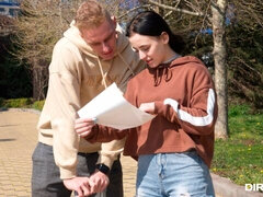 Amatør, Pik sutte, Brunette, Hundestilling, Hårdt, Naturlige bryster, Mager, Bryster
