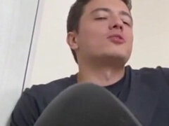 오쟁이 진 남자, 발, 발로 애무하기