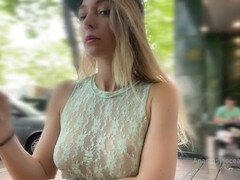 Masturbación, Orgasmo, Al aire libre, Bragas, Público, Bajo la falda