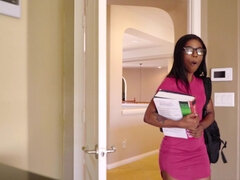 Stor kukk, Store pupper, Hardcore, Kyssing, Slikking, Milf, Naturlige bryster, Tenåring