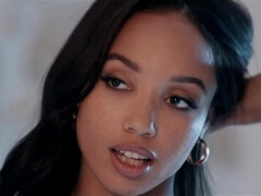 デカパイ, ブロンド, 黒人, ドイツ人, 手コキする, 自家製, 下着, 公共