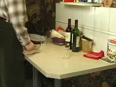 18 ans, Sucer une bite, Classique, Tir de sperme, Hard, Fait maison, Mère que j'aimerais baiser, Rétro ancien