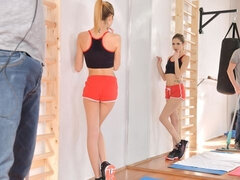 Bionda, Pompino, Da dietro, Palestra, Sega, Baciando, Strippaggio, Tette