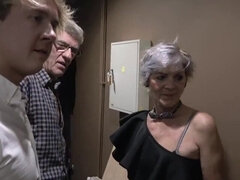 Grosse bite, En gros plan de très près, Groupe, Branlette thaïlandaise, Maigrichonne, Echangistes, Tabou, Pute