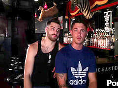 V zákulisí, Kuřba, Brunetka, Gay, Realita, Kouření, Tetování, Švédská rojka