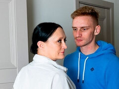 Suihinotto, Ruskeahiuksinen, Takaapäin, Äiti jota haluaisin panna, Luonnolliset tissit, Hame, Sukkahousu, Strippaus