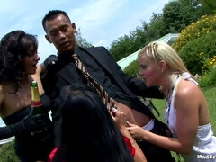 Påklädda, Sperma shot, Orgie, Utomhus, Party, Satäng, Swingers, Våt