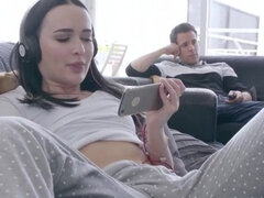 Pik sutte, Brunette, Hd, Slikning, Søster, Tabu, Teenager, Bryster