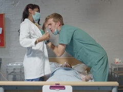 Doctor Sahara Knite handles a huge dick in the emergency room