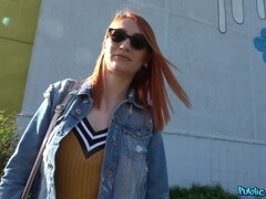 Amateur, Sucer une bite, Voiture, Éjaculation interne, En levrette, Doigter, De plein air, Public