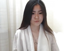 sexy korean babe squirts on cam