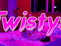 Pretty girls (Sovereign Syre, Sabina Rouge) are thrilled to eat each others vagina - twistys