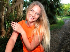 Arsch, Blondine, Blasen, Hundestellung, Im freien, Pov, Rasiert, Jungendliche (18+)