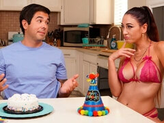 Бикини, Минет, Сперма во рту, Семяизвержение, На кухне, Латиноамериканки, Милф, Рыжие