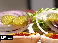デカ尻, デカチン, フェラチオ, 茶髪の, なめる, 淫乱熟女, オマンコ, 叫ぶ