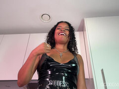 Amatőr, Domina szerep, Gumi, Nézőpont, Egyedül