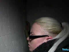 Amatør, Røv, Babe, Blondine, Pik sutte, Penge, Udendørs, Offentlig