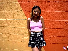 Asiat, Pik sutte, Brunette, Hundestilling, Lille kvinde, Barberet, Tatovering, Teenager