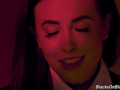 Grosse bite, Noire, Brunette brune, Noir ébène, Fétiche, Hard, Plan cul à trois, Nénés