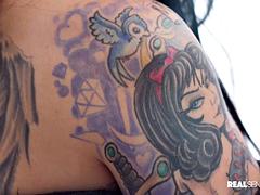 Μωρό, Πίπα, Χύσιμο, Γλείψιμο, Τατουάζ