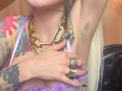 Aisselle, Domination, Femme dominatrice, Poilue, Humiliation, Maîtresse, Solo, Tatouage
