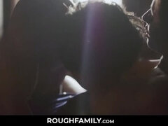 Plantureuse, Tir de sperme, En levrette, Famille, Orgasme, Réalité, Belle mère, Tabou