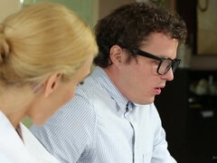 Большие сиськи, Минет, Семяизвержение, В первый раз, Секс без цензуры, Массаж, Душ, Девственница