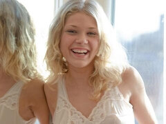 18, Amatør, Stor røv, Blondine, Onani, Mager, Solo, Stripning