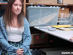 Hinterzimmer, Blasen, Braunhaarige, Hardcore, Latina, Büro, Polizei, Jungendliche (18+)