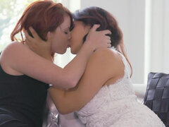 Valentina Nappi & Elle Alexandra kissing & eating pussies