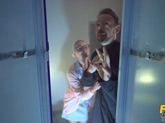 Zadek, Brunetka, Stříkání spermatu, Brýle, Výprask, Pička, Seřezání, Kozičky