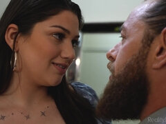 Grote lul, Bruinharig, Rondborstig, Hondjeshouding, Hakken, Likken, Natuurlijke tieten, Tieten likken