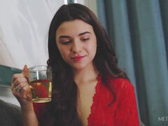 Uskomaton, Ruskeahiuksinen, Gaping, Itsetyydytys, Ajeltu, Soolo, Strippaus, Tissit