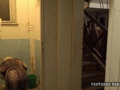 Velike joške, Evropska, Družina, Ponižanje, Naravne joške, Tabu, Joške, Stranisce